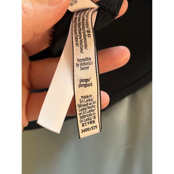 Incredible by Victoria’s Secret black plunge lace‎ bra, 34DD ￼ - Picture 4 of 4